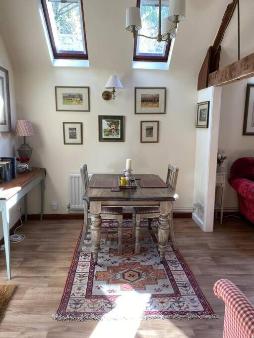 The Grooms Loft Self Contained Apartment Milton Abbas Exterior photo