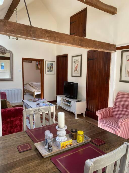 The Grooms Loft Self Contained Apartment Milton Abbas Exterior photo
